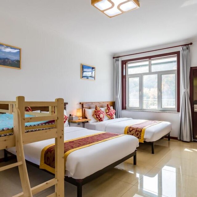 フローラル ホテル ハ ピン ハ ユエン ジーシャン (花築和平合院民宿)