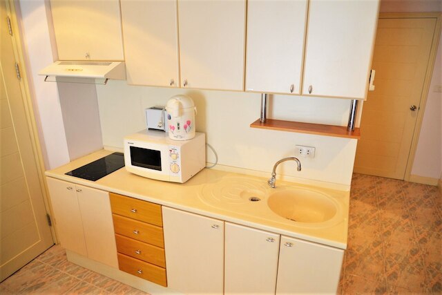 ジョムティエン ビーチの大きなベッド 1 台