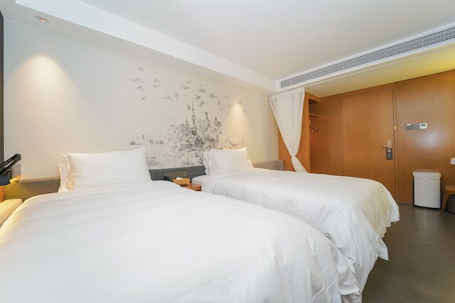 ナンバー 8 アート ホテル