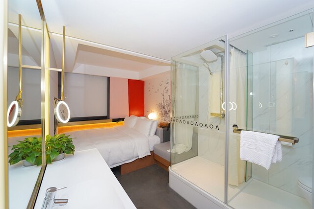 ナンバー 8 アート ホテル