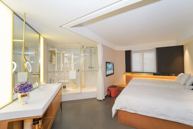 ナンバー 8 アート ホテル