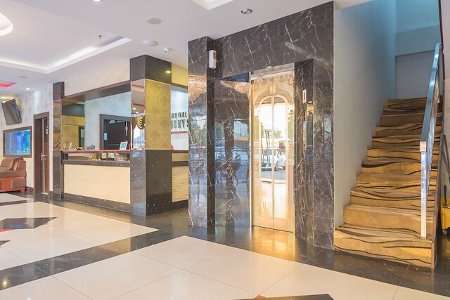 レッドドアーズ プレミアム ニア グランド バタム モール