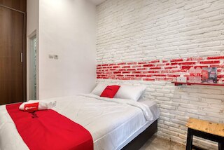 レッドドアーズ シャリアー @ Jlチェンガー アヤム ダラム