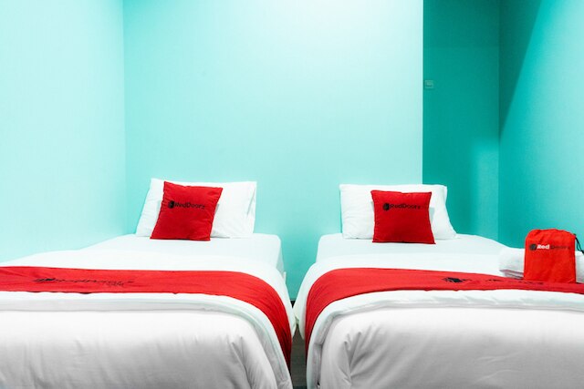 レッドドアーズ ニア ガジャ マダ ストリート スマラン