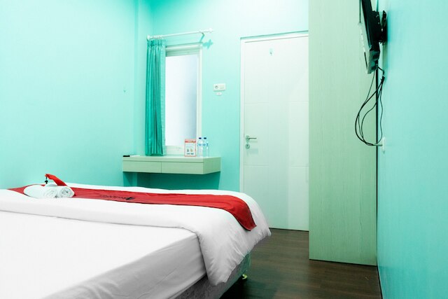 レッドドアーズ ニア ガジャ マダ ストリート スマラン