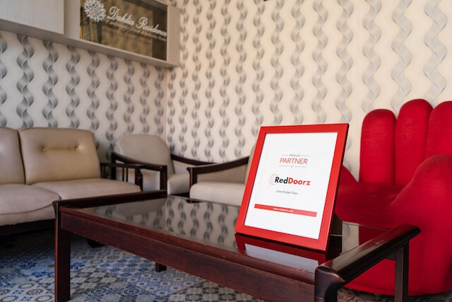 レッドドアーズ ニア ガジャ マダ ストリート スマラン