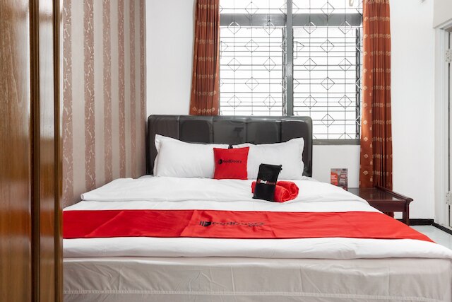 レッドドアーズ ニア ウニベルシタス ウィッドヤガマ マラン