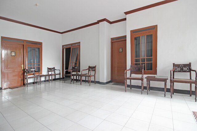 レッドドアーズ プラス @ タマン シスワ 3