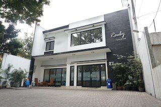 レジデンシズ バイ レッドドアーズ シャリア @ ブア バトゥ