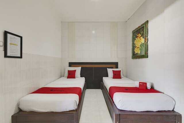 レッドドアーズ ニア スタディオン コンピヤン スジャナ バリ