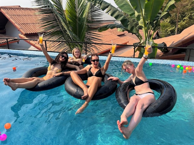 マッド・モンキー・ルアンプラバン