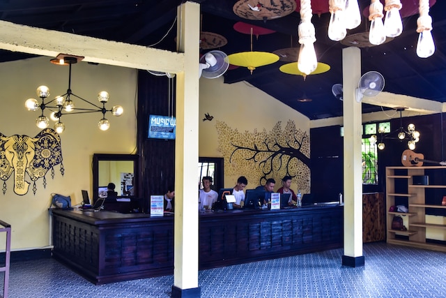 マッド・モンキー・ルアンプラバン