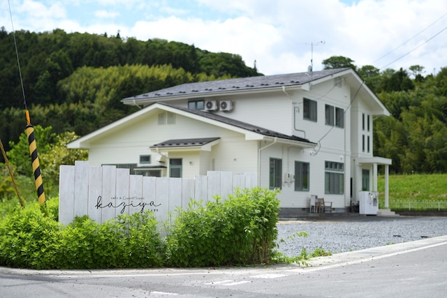 カフェ & ゲストハウス かぢや旅館