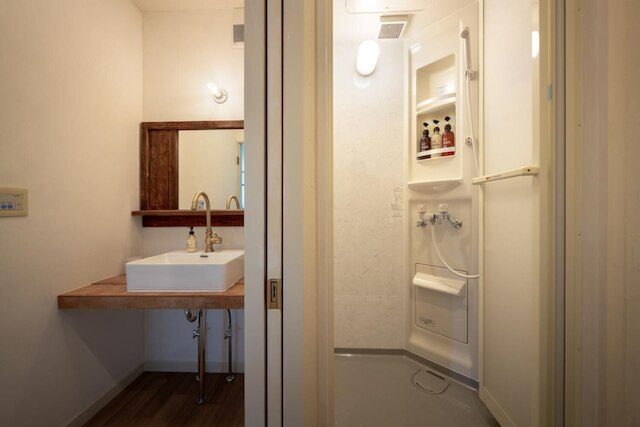 カフェ & ゲストハウス かぢや旅館