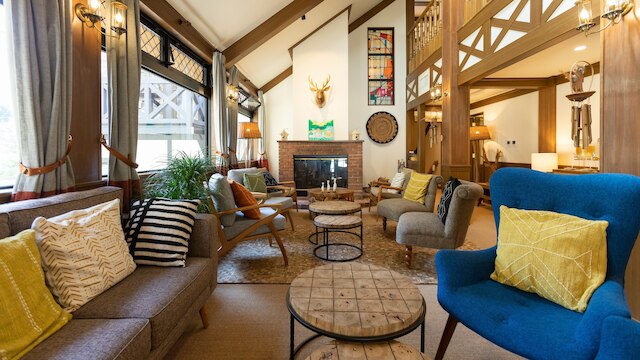 森の国水際のロッジ