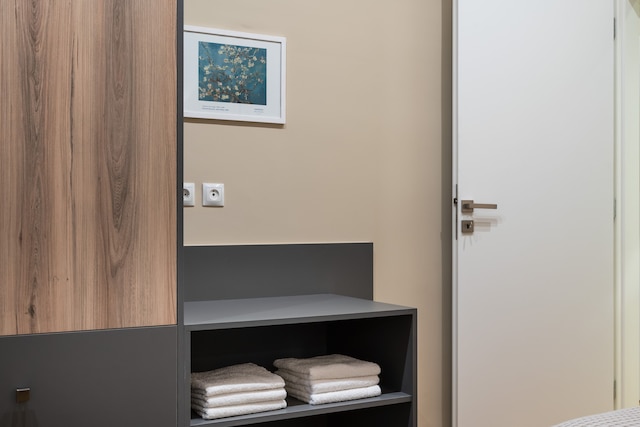 アブソルートアテネ アパートメンツ