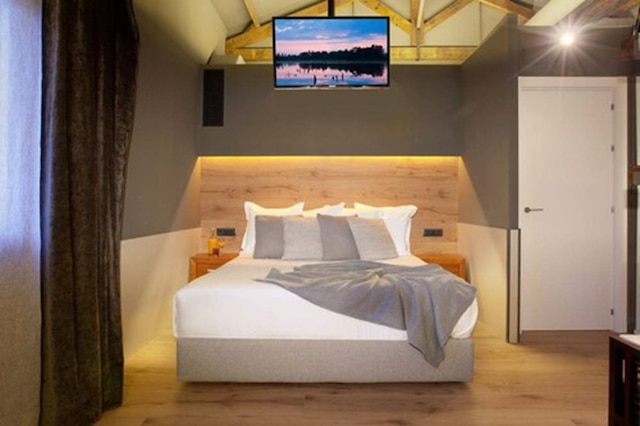 エンジョイ ミロ アパートメンツ