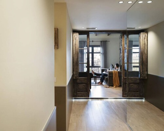 エンジョイ ミロ アパートメンツ