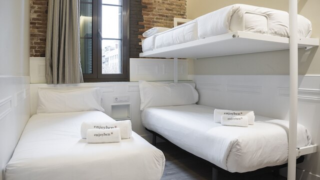 エンジョイ ミロ アパートメンツ