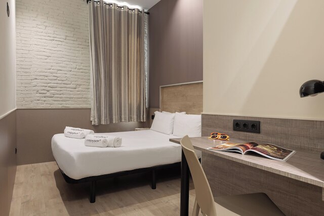 エンジョイ ミロ アパートメンツ