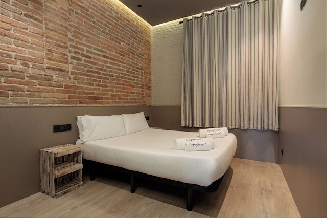 エンジョイ ミロ アパートメンツ