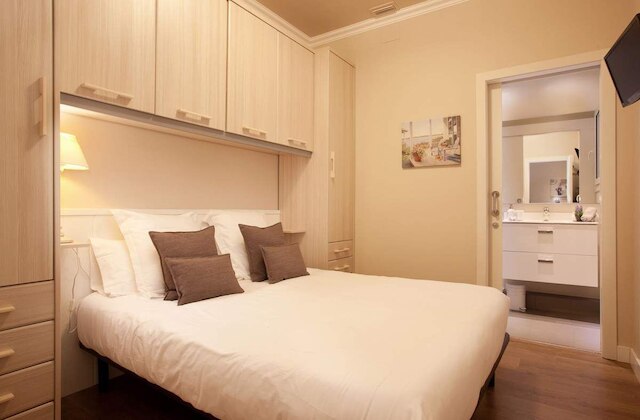 エンジョイ BCN コロシアム アパートメンツ