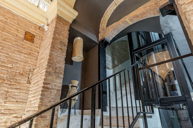 エンジョイ BCN コロン アパートメンツ