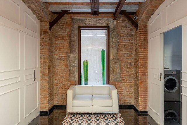 エンジョイ BCN コロン アパートメンツ