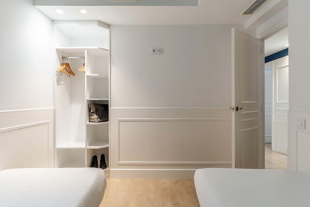 エンジョイ BCN コロン アパートメンツ