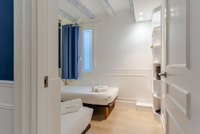 エンジョイ BCN コロン アパートメンツ