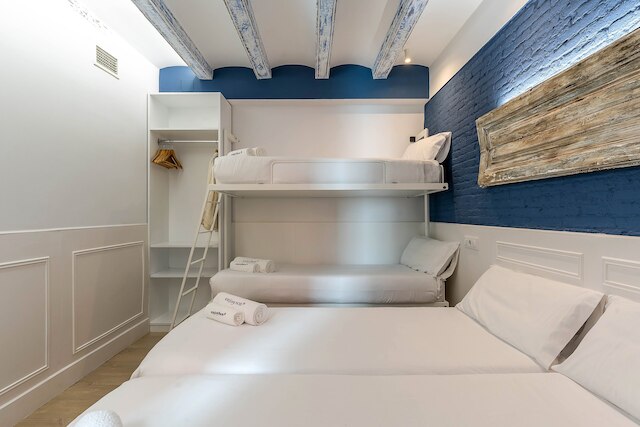 エンジョイ BCN コロン アパートメンツ