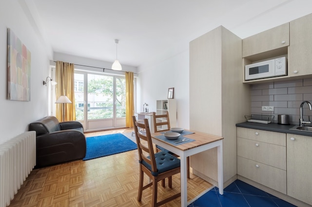 フレンズ アベニュー アパートメント