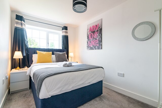 モッシュ ホームズ