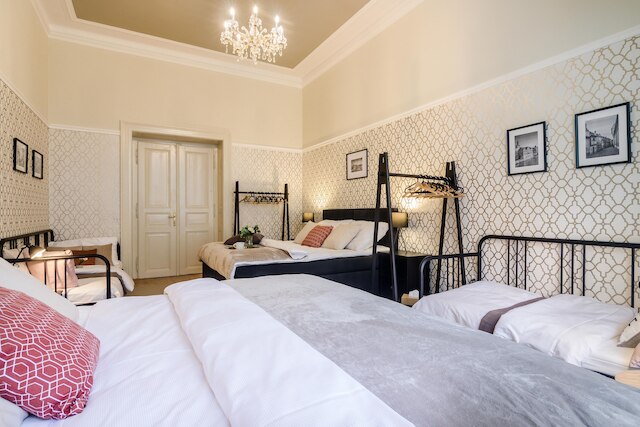 モダン アパートメント イン センター バイ ミハャル & フレンズ