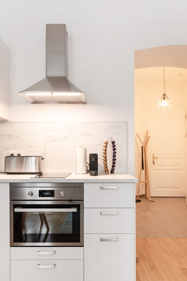 新しくスタイリッシュで快適、中心街まで 15 分