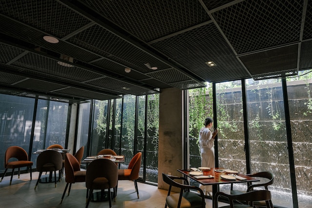 ブレスト ホテル