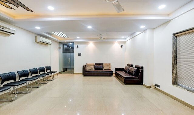 イッツィーホテルズ ニーラナンドプラザ バワニプール