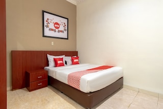 OYO  1668 イVェル ホームステイ シャリア