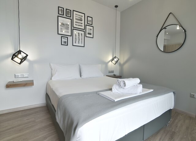 フィール アテネ スタジオズ アット モナスティラキ