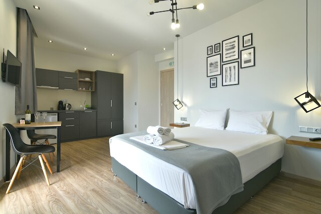 フィール アテネ スタジオズ アット モナスティラキ