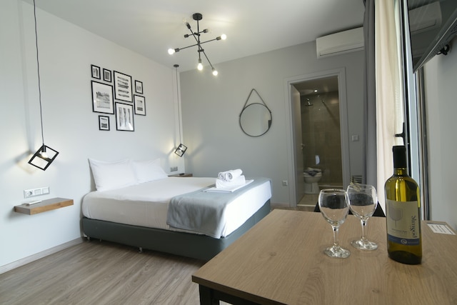 フィール アテネ スタジオズ アット モナスティラキ