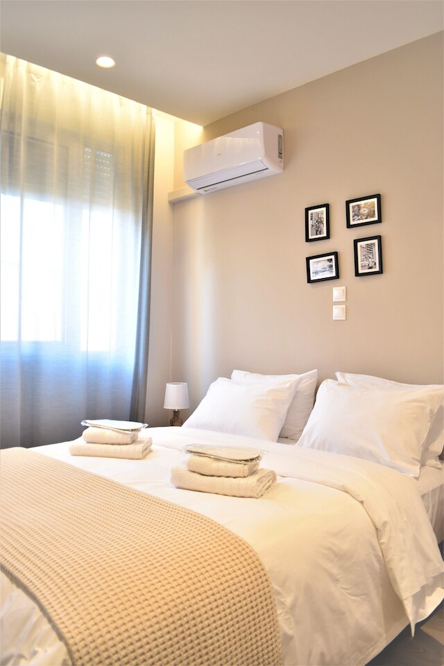 モア アテネ アパートメント