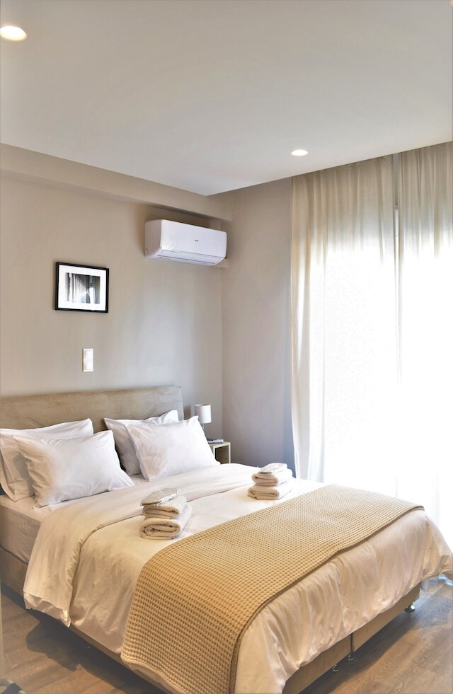 モア アテネ アパートメント