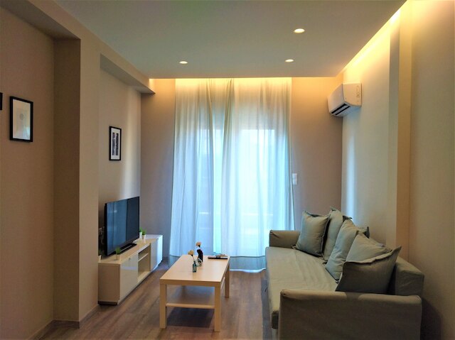 モア アテネ アパートメント