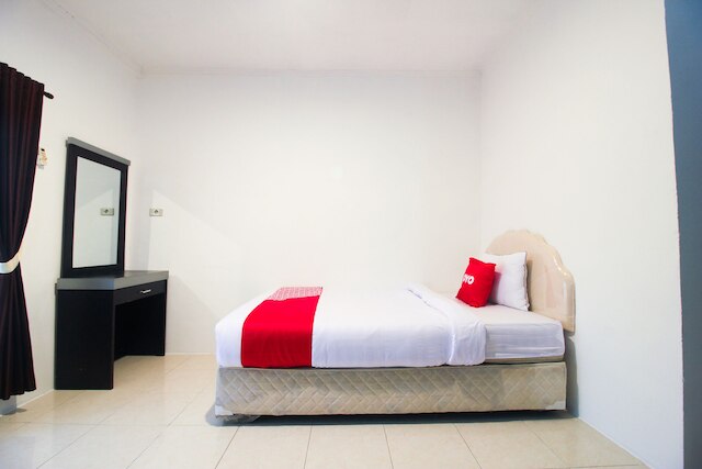 OYO 1905 ダボンサ ホームステイ シャリア