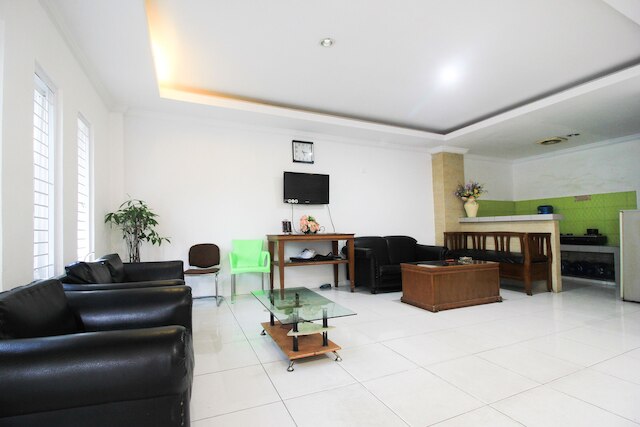 OYO 1905 ダボンサ ホームステイ シャリア