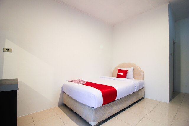 OYO 1905 ダボンサ ホームステイ シャリア