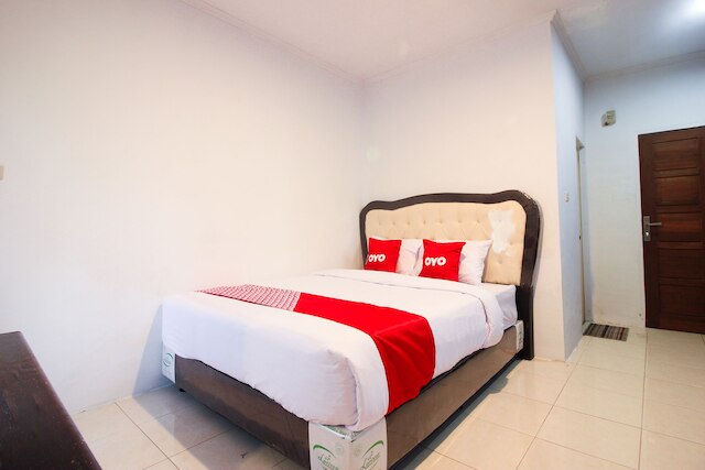 OYO 1905 ダボンサ ホームステイ シャリア