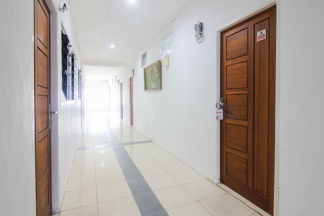 OYO 1905 ダボンサ ホームステイ シャリア