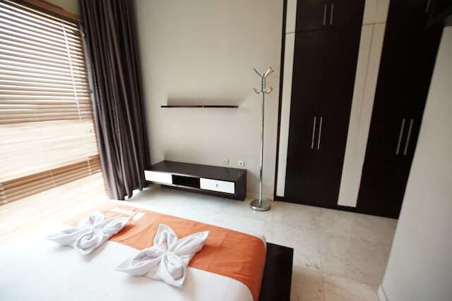 アパテル セナヤン レジデンス